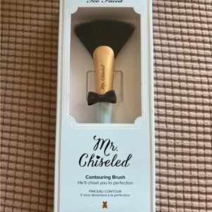 Too Faced Mr. Chiseled Contouring Brush - Gold and Black